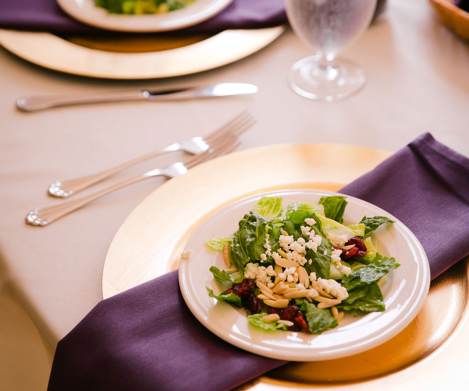 Hosting A Business Dinner? Pay Attention To These Etiquette Tips